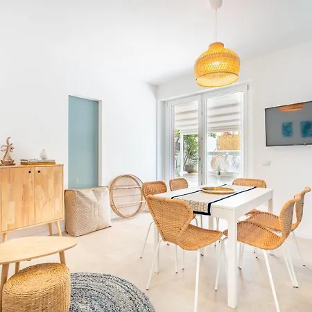 Apartmán Oltremare, Patio, Two Steps From The Sea