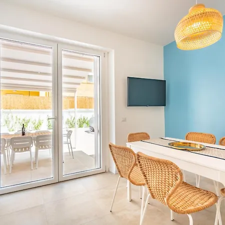 Oltremare, Patio, Two Steps From The Sea Apartment